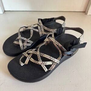 Chaco women’s ZX2 strappy sandals size 8